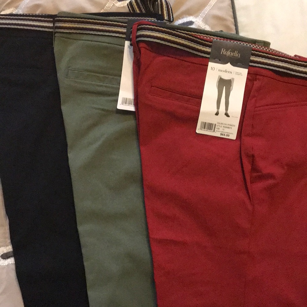 Slim Ankle Pants with Belt in Red/Green/Black